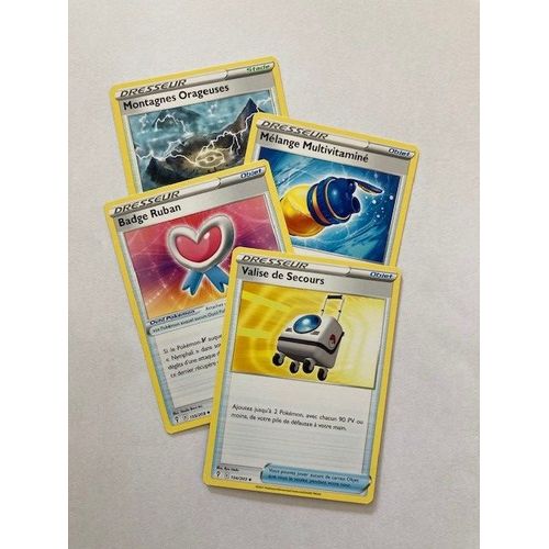 (1330) Valise De Secours + Badge Ruban + Mélange Multivitaminé + Montagnes Orageuses (Pokemon)