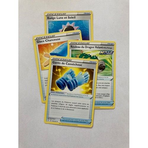 (1086) Gants De Caoutchouc + Rouleau Du Dragon Volant 1000 Poings + Glace Chanceuse + Badge Lune Et Soleil (Pokemon)