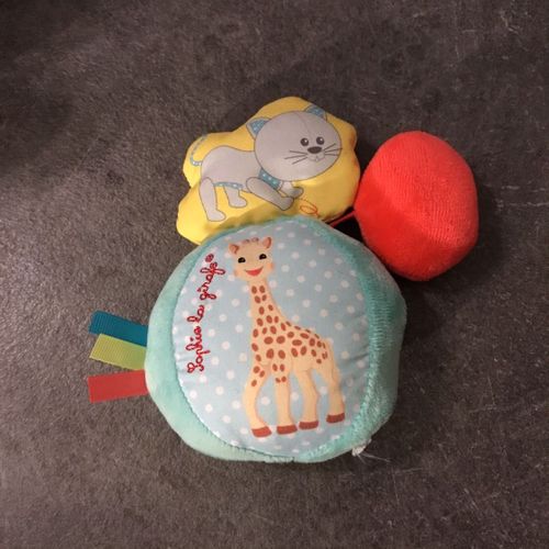 Balle Sonore Sophie La Girafe Chat Avec Balle Rouge