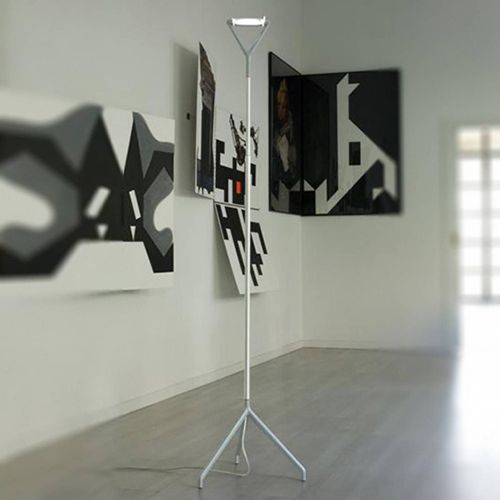 Lola - Un Lampadaire Multifonction