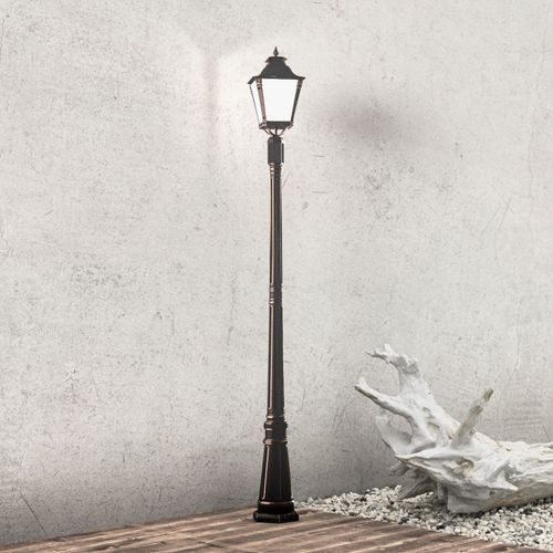 Élégant Lampadaire Viviana, Charme Nostalgique