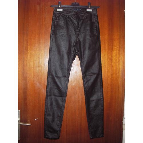 Pantalon Femme De Marque Régular High Waist Stradivarius, Taille 34, Coloris Noir, Fermeture Zippée + Bouton, 2 Poches À L'arrière, 3 À L'avant, Longueur Entrejambes 70 Cm, Tour De Taille 62 Cm...