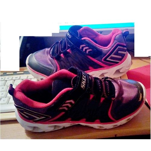Baskets Skechers Taille 34 ..