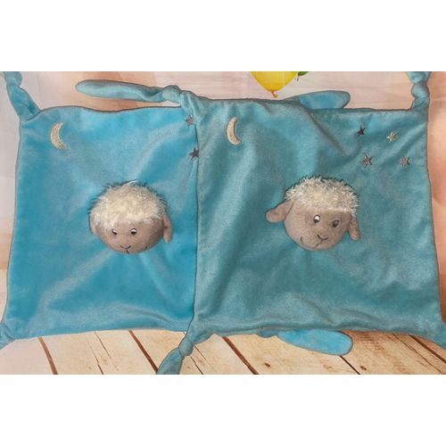 Doudou Mouton Wooly Carreblanc Lot De Deux Doudous Moutons Carre Blanc Bleus Peluches Jouets Bebe