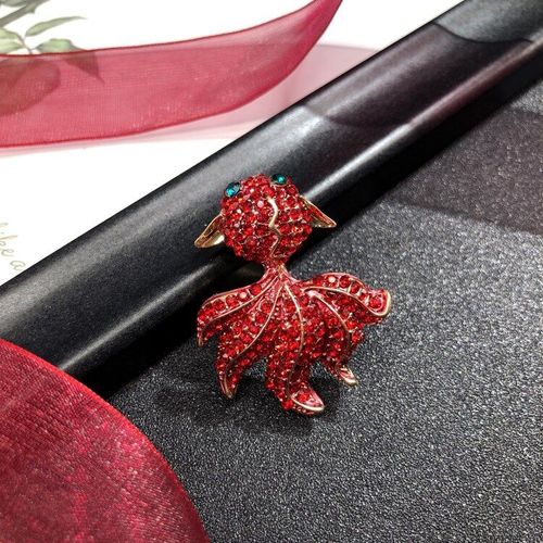 Broche En Forme De Poisson Rouge Pour Femme, Accessoire Créatif Et Polyvalent, En Soie, Écharpe, Manteau, Broches