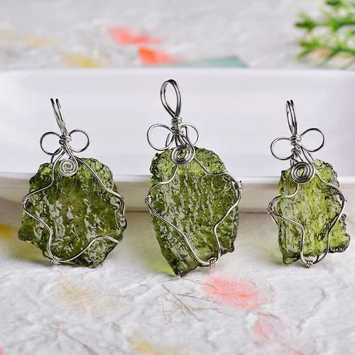 Pendentif En Pierre De Cristal D'aerolites Vertes De Moldavite Naturelle, Collier Unique D'énergie + Corde Libre