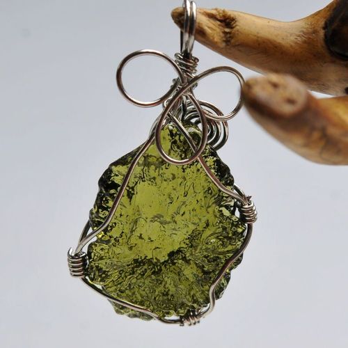 Collier En Cristal D'aerolites Vertes De Moldavite Naturelle, Pendentif En Pierre Tombante, Énergie Apotropique, 7g-8g/ Lot, Corde Gratuite, Offre Spéciale