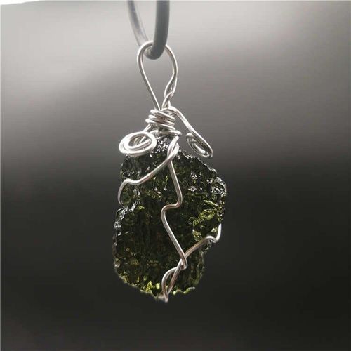 Collier En Cristal D'aerolites Vertes Moldavite Naturelle, Pendentif En Pierre Tombante, Énergie Apotropique, 8g-10g/ Lot, Corde Gratuite, Offre Spéciale