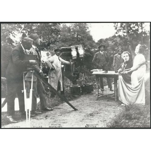 Greta Garbo & Mauritz Stiller - Film Muet 1924 La Légende De Gösta Berling - 1 Photo Cinéma Des Années 50 De Garbo En Tournage - Petite Affiche 12x17 Cm - Ce N'est Pas Un Dvd, Ni Une Vhs