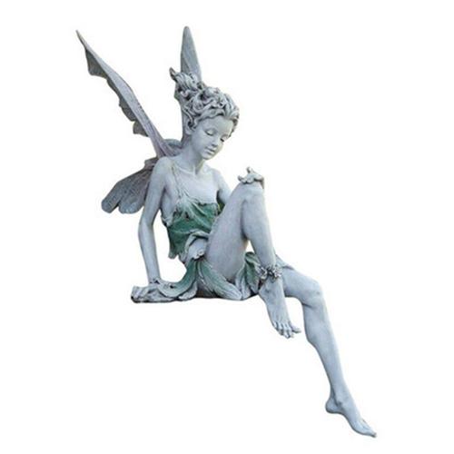 Statuette figurine fée elfe avec une rose