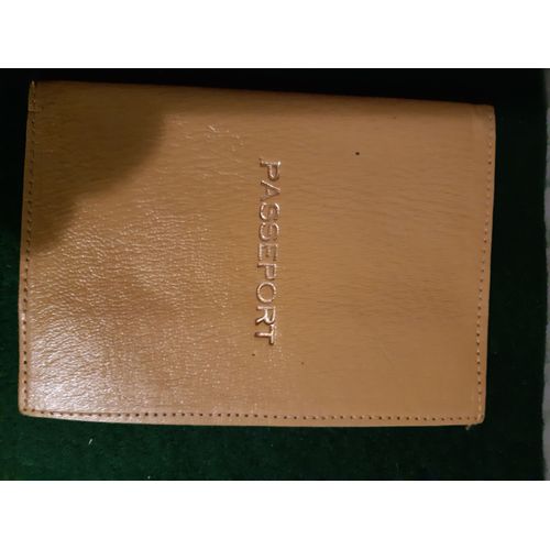 Pochette-Etui véritable cuir moutarde pour passeport .NEUF