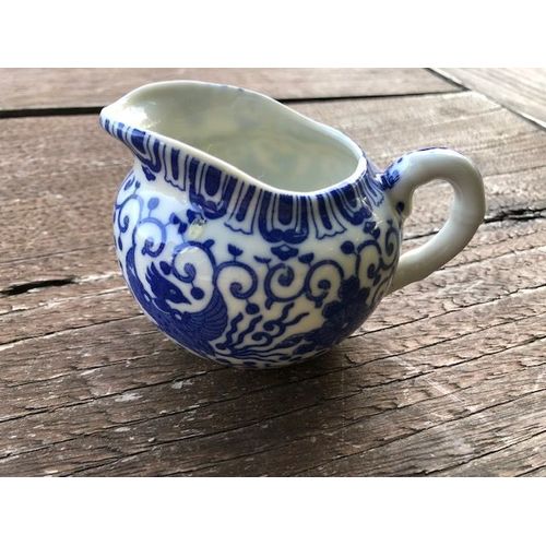 Pot À Lait En Porcelaine Japonaise - Camaieu Bleu - En Très Bon État