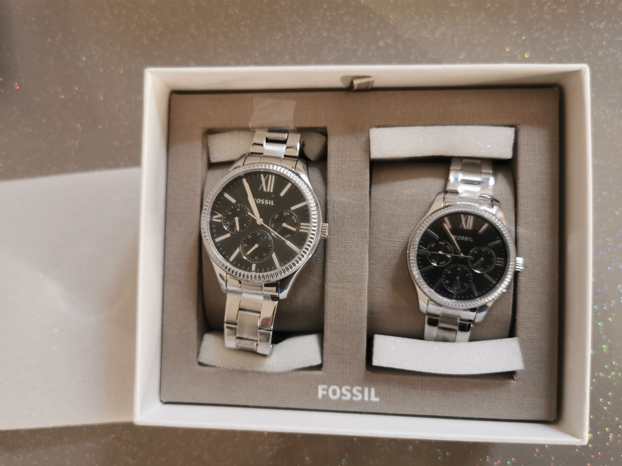 Coffret Montre Homme FOSSIL The Minimalist 3h FS5451SET Bracelets Argent  avec Bracelet d'échange en cuir Noir ALL WHAT OFFICE NEEDS
