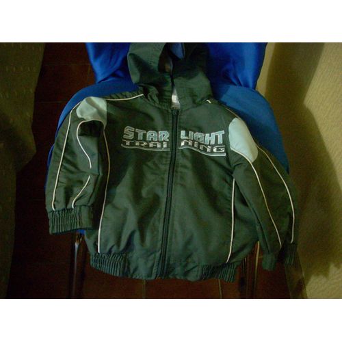 Blouson À Capuche 4 Ans.