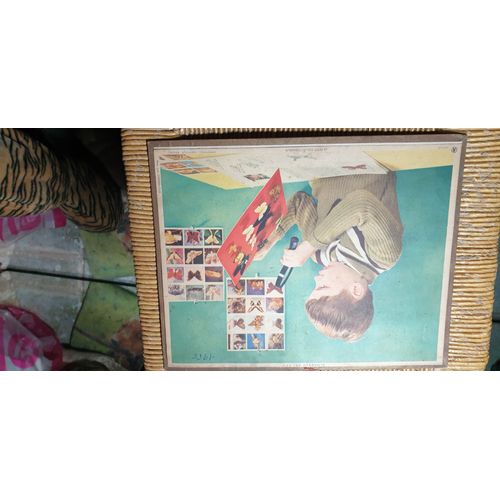 Joli Calendrier Ancien De 1966 Avec Superbe Photo D'enfant Et Sa Collection De Papillons !