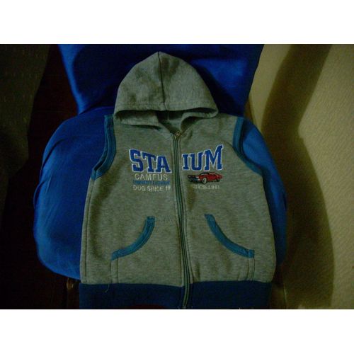 Gilet À Capuche 6 Ans.