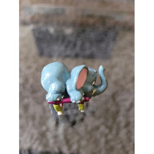 Jouet Figurine Kinder - Collection Eléphant - Eléphant Sur Sa Luge