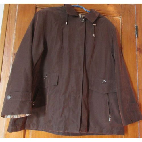 Blouson À Capuche Aspect Suédine Marron-Fermeture Par Zip Recouvert DUne Bande Pressionnée-2 Poches Zippées Sous Parement + 1 Poche Intérieure-87%Polyester/13%Nylon-Taille 50-Canda Collection At C&a