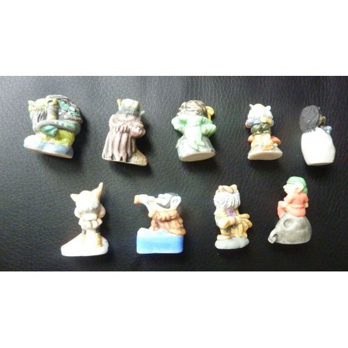 Série De 9 Fèves Mates De La Collection Troll, Lutin, Gnome, Nain, Sorcière, Petits Êtres De La Forêt Magique .... Hobbit ? .... ( Fèves Rares )