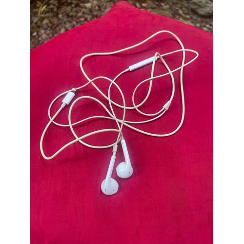 Oreillette filaire Apple air buds avec microphone.