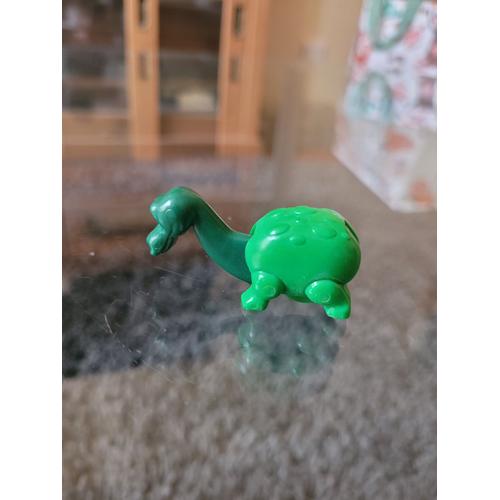 Jouet Figurine Kinder - Dinosaure Vert Qui Remonte La Tête Quand On Le Fait Avancer.