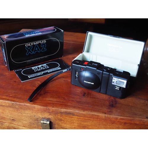 APPAREIL PHOTO ARGENTIQUE OLYMPUS X A 2 + FLASH A 11