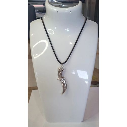 Collier Couteau Celtique Argenté !