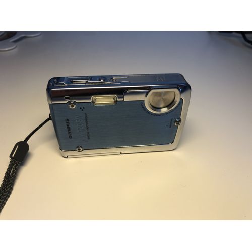 Appareil photo Compact Olympus µ[MJU:] 720 SW Bleu compact - 7.1 MP - 3x zoom optique - bleu polaire
