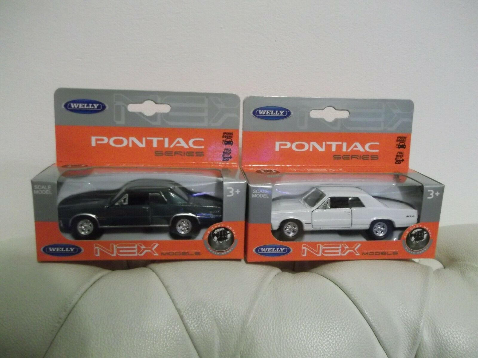 Pontiac 1965 Gto - Lot De 2 Miniatures Voitures En Métal Welly (1:43) N°42313