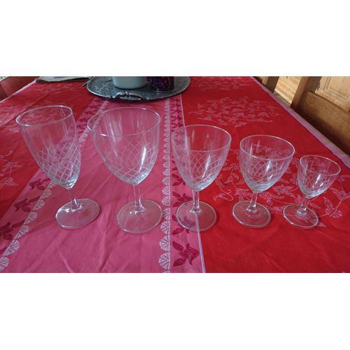 43 Verres Anciens Cristal De Type Baccarat