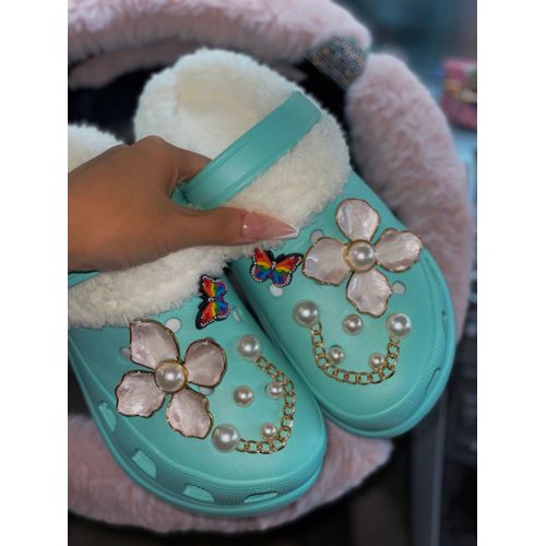 New Arrival Women Plush Clogs High Heel Furry Hole Shoes Thick Sole Sandal Pearl Chain Slippers Winter Warm Girl Cute Fur Slides