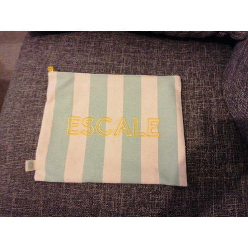 Pochette escale birchbox bleu clair et ecru neuve