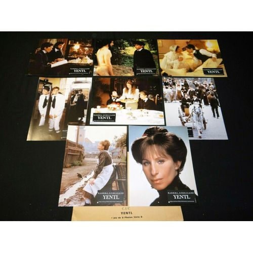 Yentl : Jeu De 16 Photos D'exploitation Cinématographique - Format 21x27 Cm - De Et Avec Barbra Streisand, Amy Irving, Mandy Patinkin, Nehemiah Persoff, Steven Hill, Allan Cordune - 1983