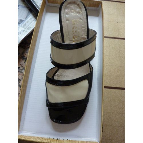 Mules Ouvertes Vernis Noires Et Blanches Talon 5 1/2 Cm Taille 35 1/2 - 36