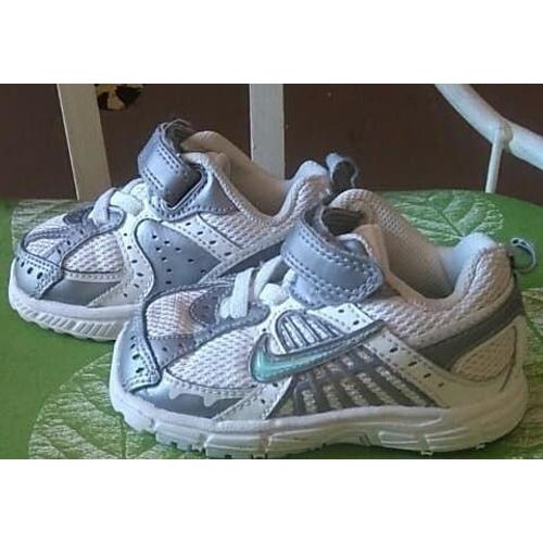 Baskets Nike Taille 19.5