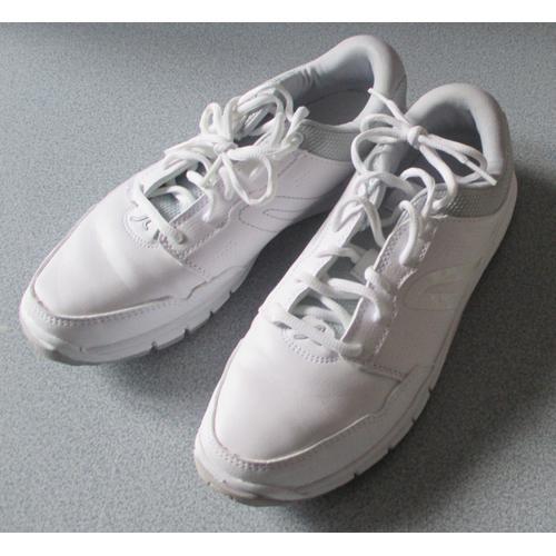 Chaussures Marche Active Femme Protect 140 De Décathlon-Couleur Blanc/Gris Perle-Taille 38-Dessus Matière Syntétique Résistant Aux Pluies Fines-Pour La Marche Sportive Ou Un Usage Quotidien