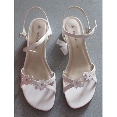 Sandales Vernis Avec Fleurs Blanches - Affaire De Style - Taille 39 - Talon Large 4.5cm - Pratiquement Pas Portées