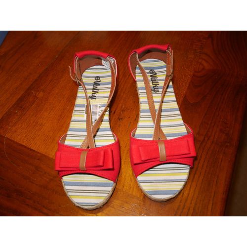 Chaussures En Espadrille Vulky Taille 33 Rouge Neuves