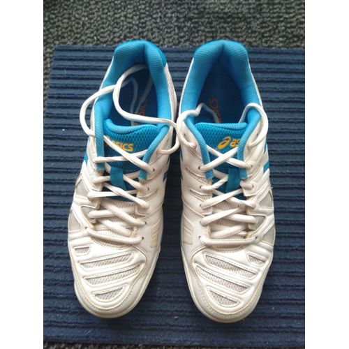 Baskets Oasics Blanche Et Bleues Modèle E556y - 38