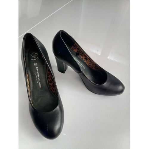 Chaussure De Ville, Femme, Noir, Dessous Pied En Cuir Acheté A Grands Boulevards, Taille 38 - Jamais Portées
