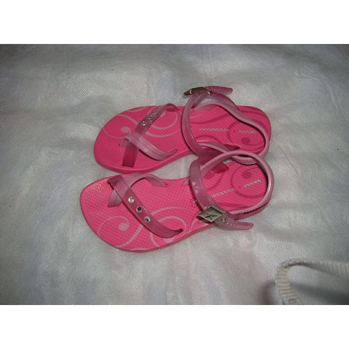 Nus Pieds 25.