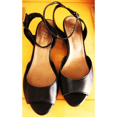 Nu Pied Sandales Chaussures Noirs Taille 37 À Semelles Compensées En Cuir Avec Bride À La Cheville Bata