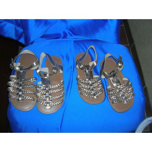 Lot De 2 Paires De Nu Pieds Okaïdi 30 Et 32.