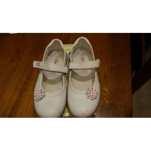 Chaussures Blanches Taille 30 Comme Neuves