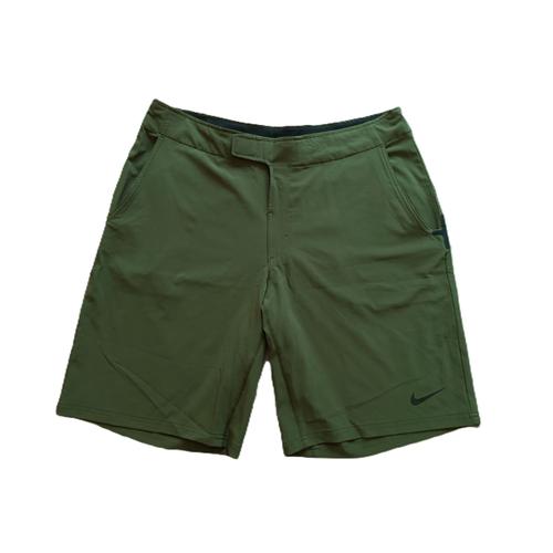 Short Long Vert Kaki. Bermuda. Nike. Taille L