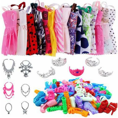35 Articles/Ensemble D'Accessoires De Poupée = 12 Pièces Robe De Poupée + 5 Couronnes + 6 Colliers En Plastique + 12 Paires De Chaussures Pour Poupée Barbie