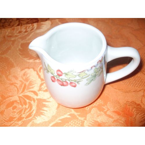 Pot A Lait  En Porcelaine