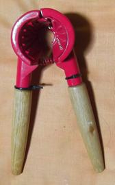 Casse Noix Type Pince Acier Et Bois
