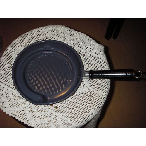 Poële Escargot Noire Moucheté En Céramique ,Diamètre 20 Cm