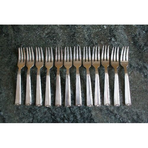 12 Fourchettes À Dessert En Métal Argenté